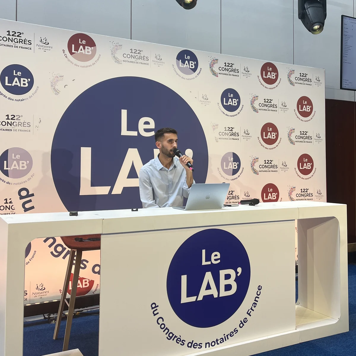 Andy, CEO d'Oguste, au Lab du Congrès des notaires